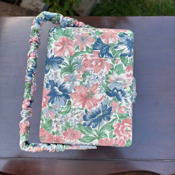 Vintage Singer Sewing Box for Storage or Organizing Crafts or Sewing Supplies - Picture 6 of 16